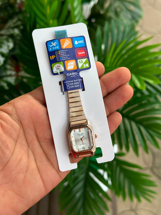 Vintage Chic Analog Watch